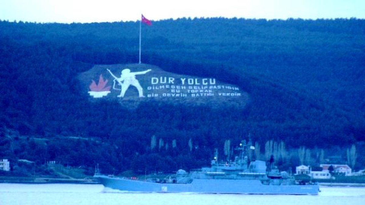 Rus Savaş Gemisi Çanakkale Boğazı\'ndan Geçti