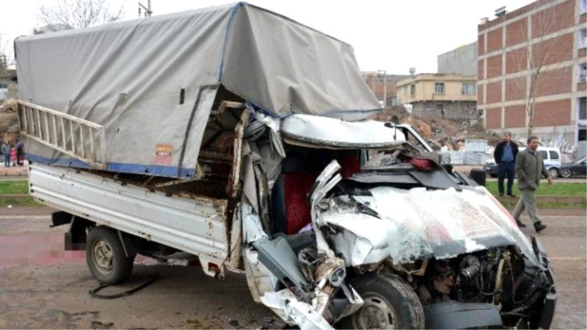 Siverek\'te Trafik Kazası: 3 Yaralı