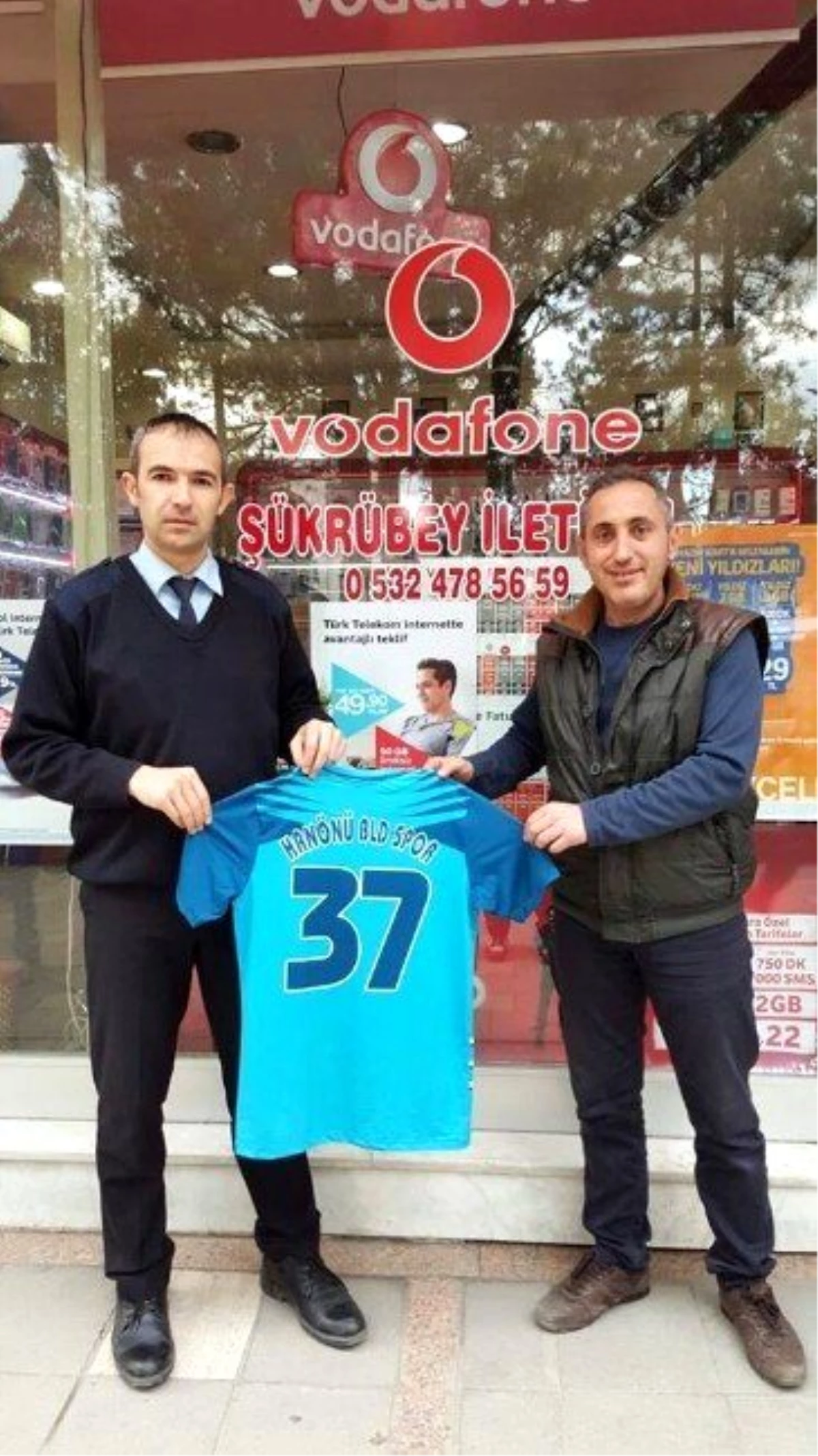 Taşköprü Esnafından Hanönüspor\'a Forma Hediyesi