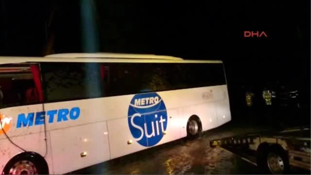 Akseki\'de Yolcu Otobüsü Devrildi: 17 Yaralı
