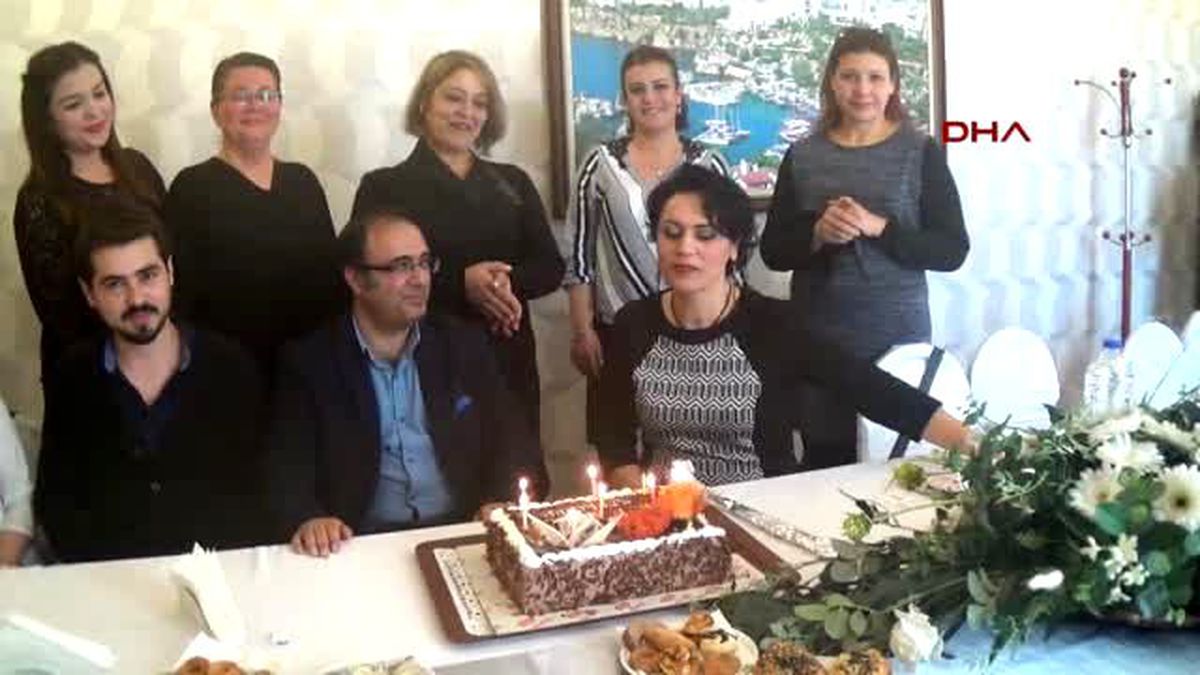 Antalya Obezite Ameliyatıyla Verdiği 42 Kiloyu Pasta Keserek Kutladı