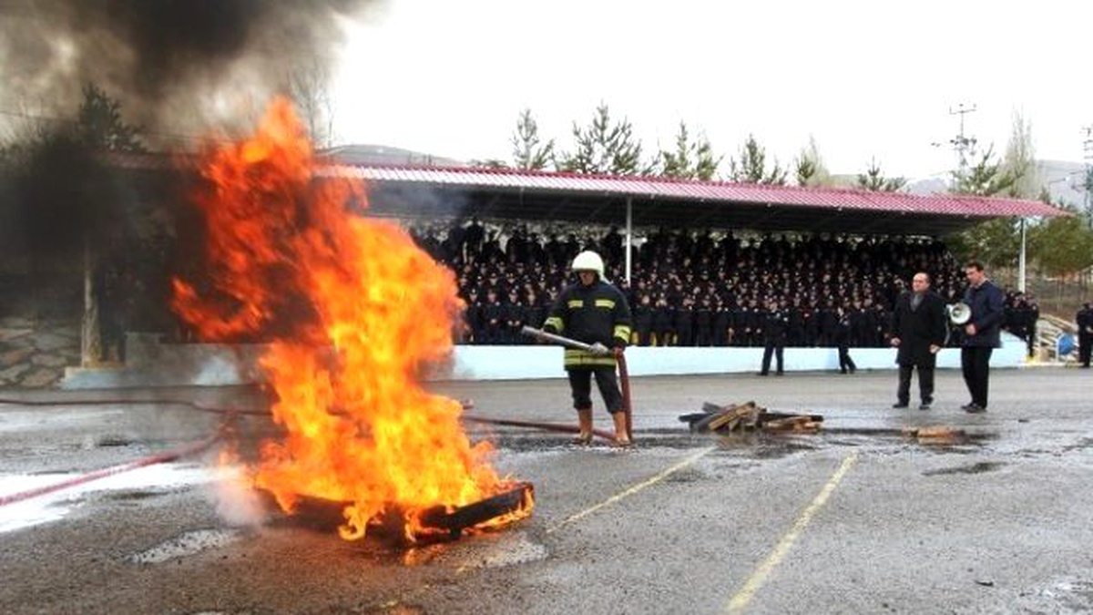 Bayburt\'ta İtfaiye Personelinden Yangın Tatbikatı