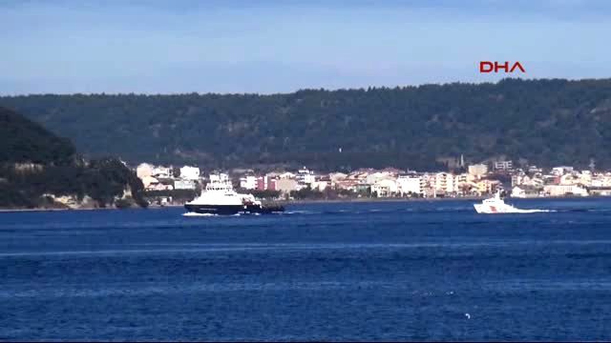 Çanakkale Rus Gemisi Çanakkale Boğazı\'ndan Geçti