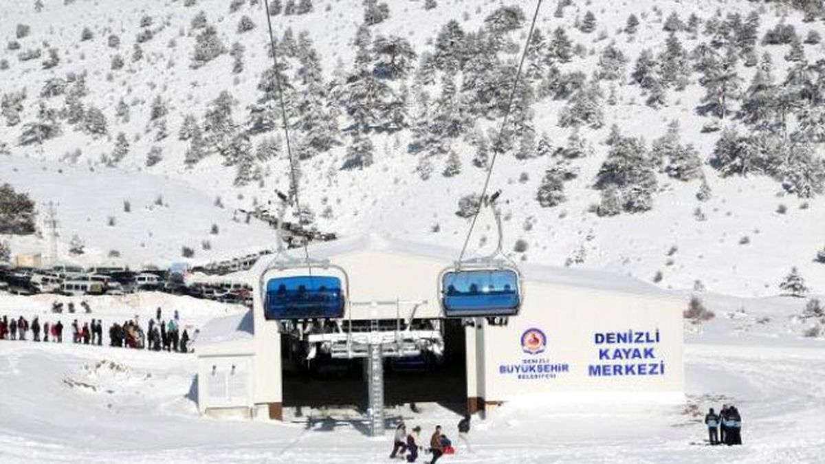 Denizli\'de Yükseklere Kar Yağdı