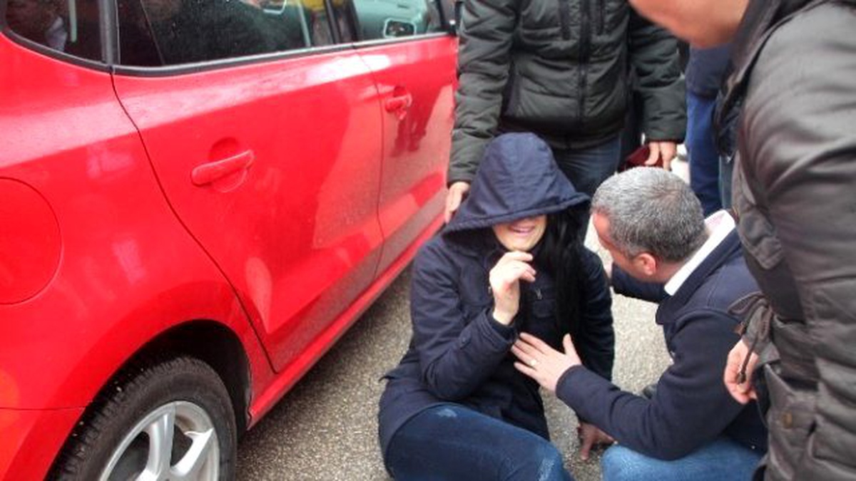 Dikkatsiz Yaya Otomobilinin Dikiz Aynası Çaptı