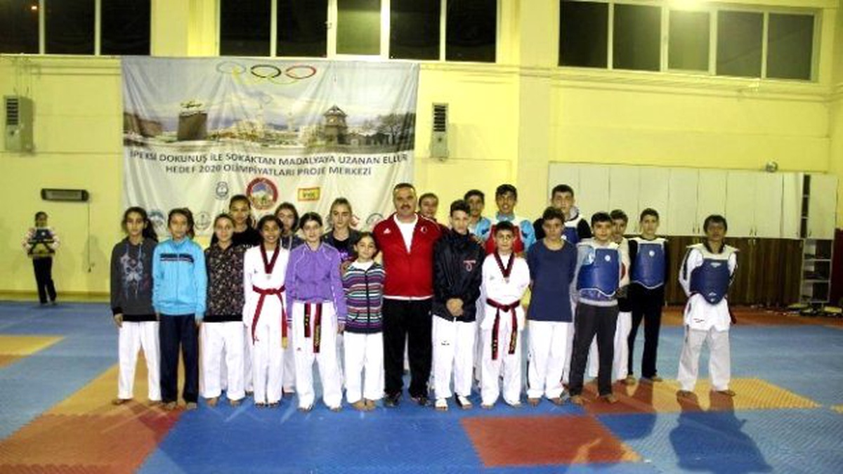 İpeksi Dokunuş ile Sokaktan Madalyaya Uzanan Eller\' Projesi Meyvelerini Vermeye Başladı