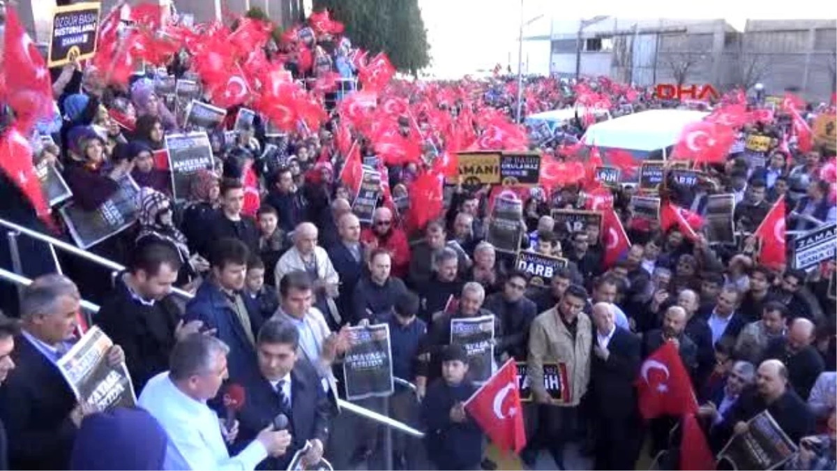İzmir Adliyesi Önünde Zaman\'a Kayyum Protestosu