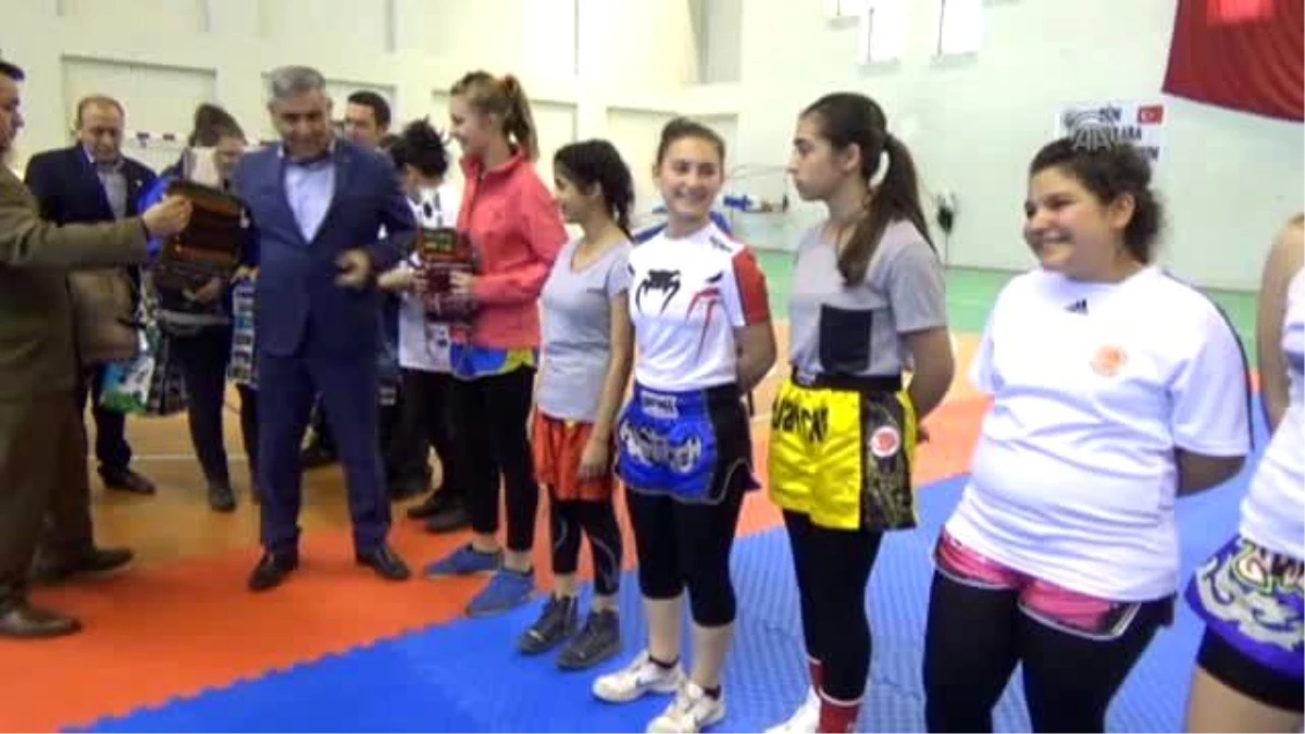 Kadınlar Günü\'ne Özel Kick Boks Turnuvası