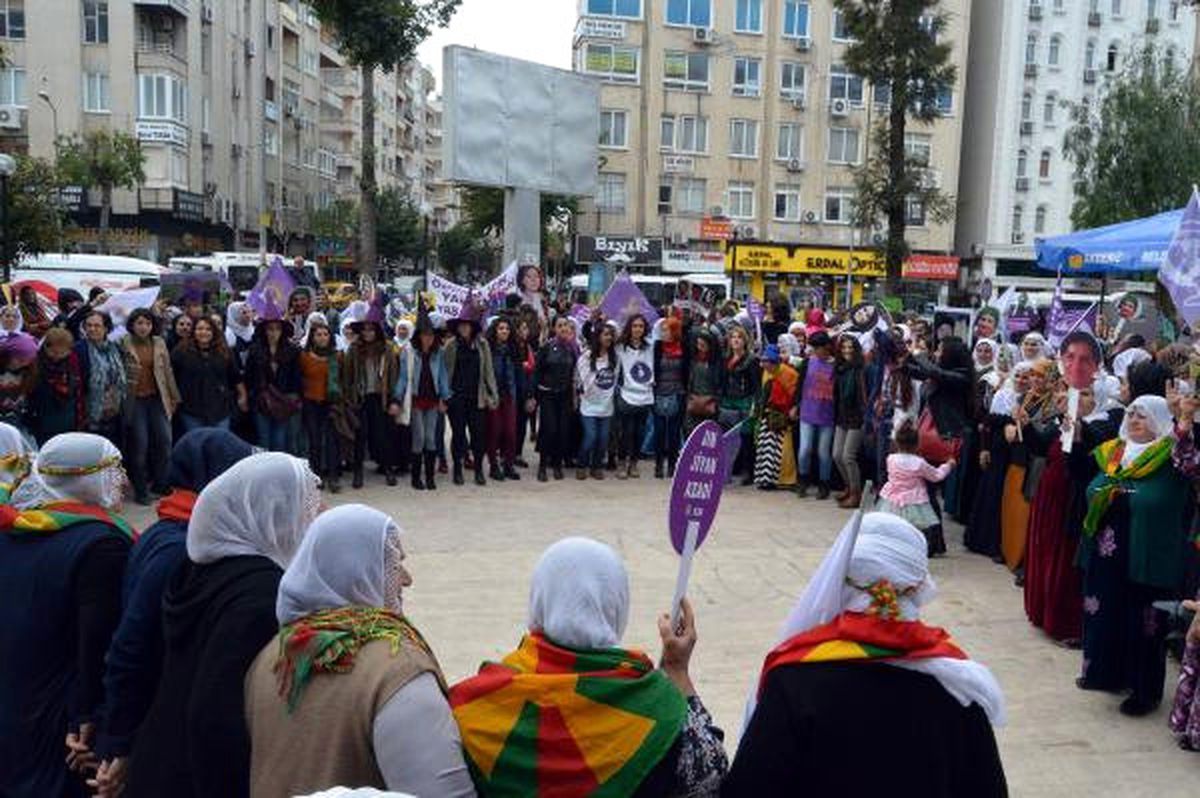 Mersin\'de Kadınlardan 8 Mart Kutlaması