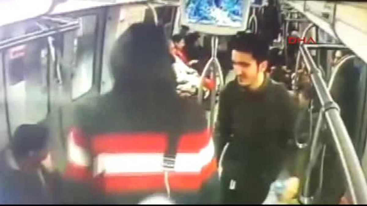 Kadıköy Metrosunda Yapılan 'Bomba Şakası' Kamerada