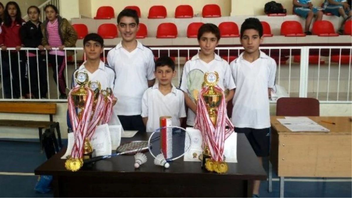 Okullararası Yıldızlar Badminton İl Birinciliği Müsabakaları Yapıldı