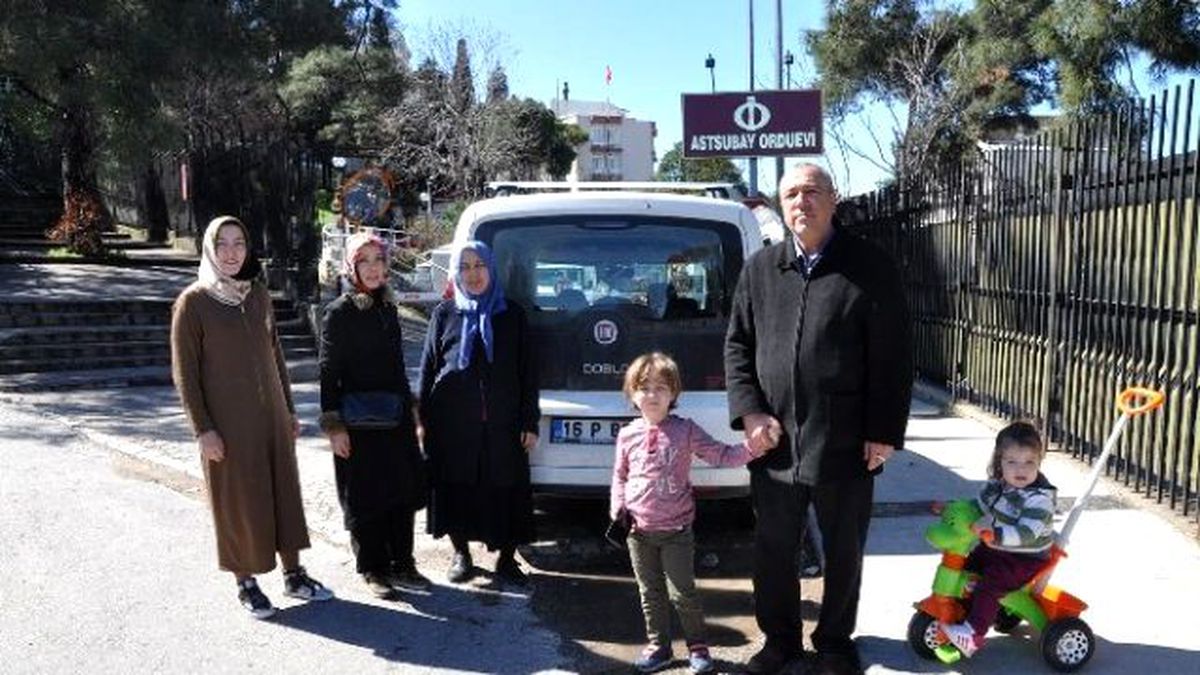 Başları Kapalı Diye Emekli Astsubayın Ailesini İzmir'de Orduevine Almadılar