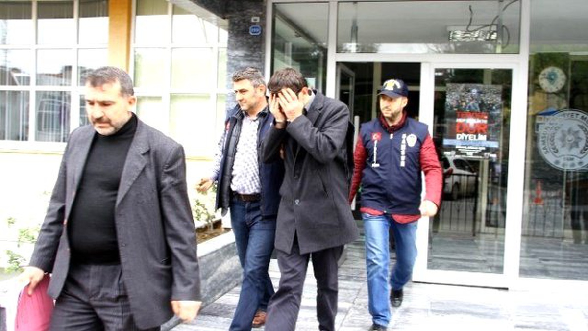 Polis Aracının Camını Kırmaya Gözaltı