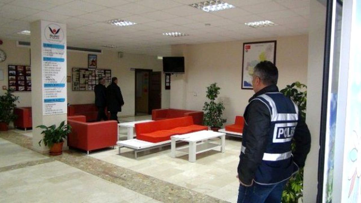 Polis, Kozan\'da Burç Okullarında Arama Başlattı