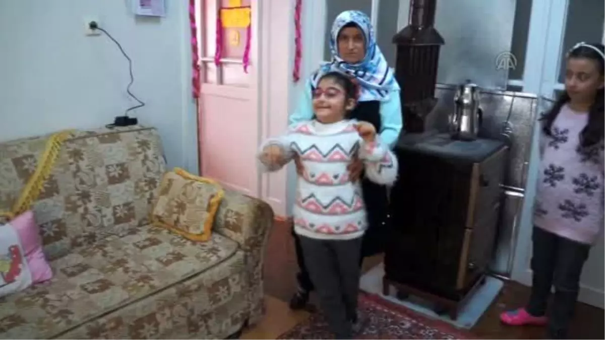 Sp\'li Küçük Kız Yaşam Sevinciyle Örnek Oluyor
