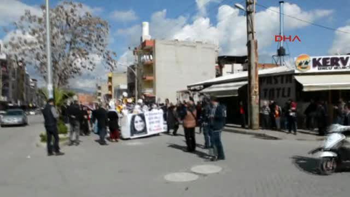 Turgutlu\'da Açıklama Sonrası Yürüyüş İzinsiz Olduğu Gerekçesiyle Engelledi