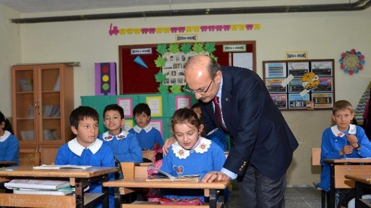 Vali Kürklü\'den Okul Ziyareti
