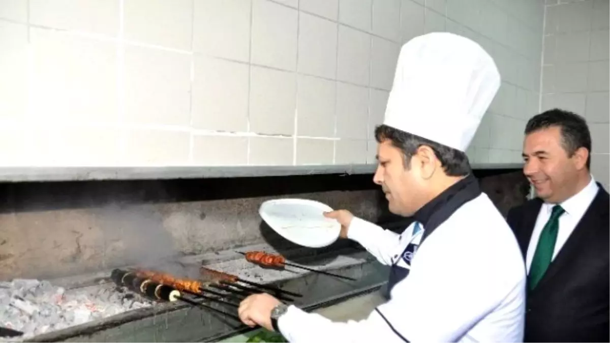 AB Bakan Yardımcısı Şahin, Yemişhan\'da Mangal Başına Geçti