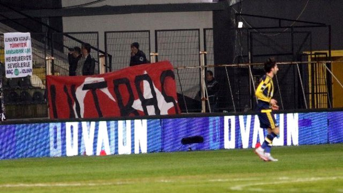Akhisar Belediyespor - Fenerbahçe Maçında Bayrak Skandalı