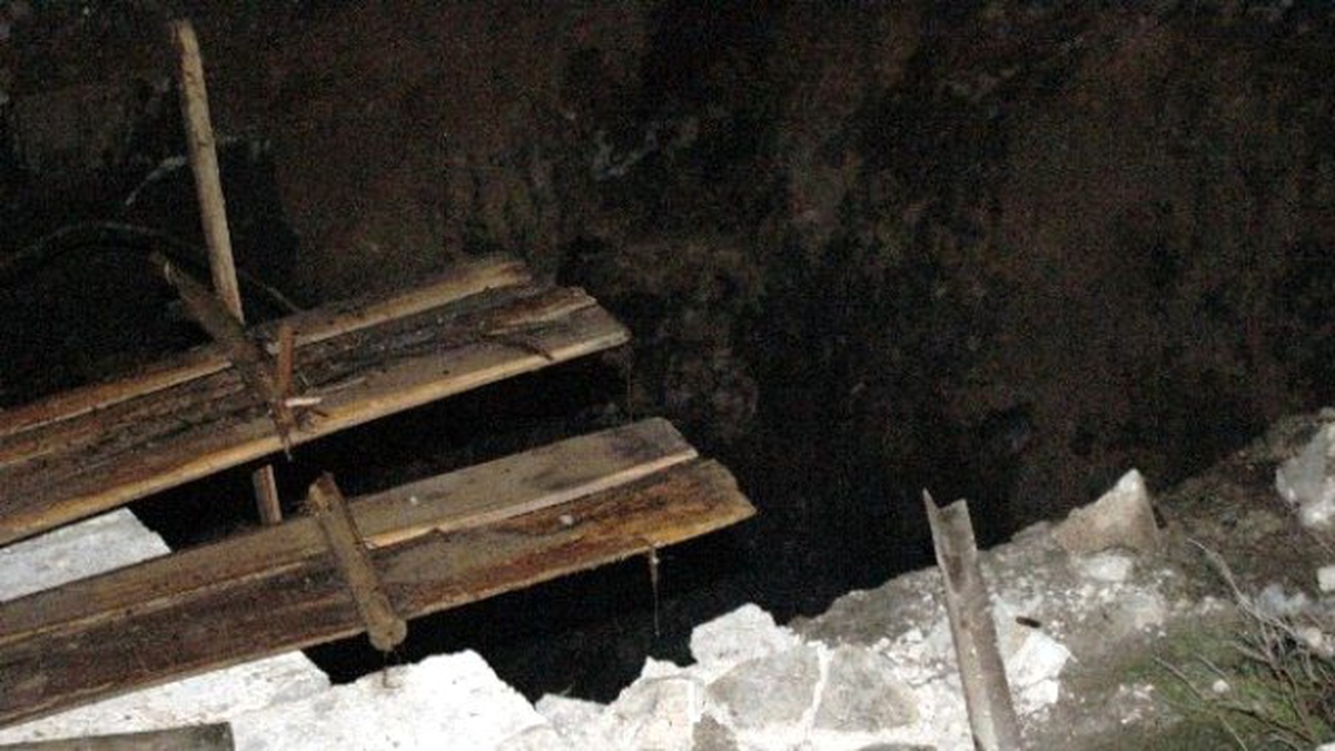 Cenaze Töreninde Foseptik Çukuruna Düşen 3 Kişi Yaralandı