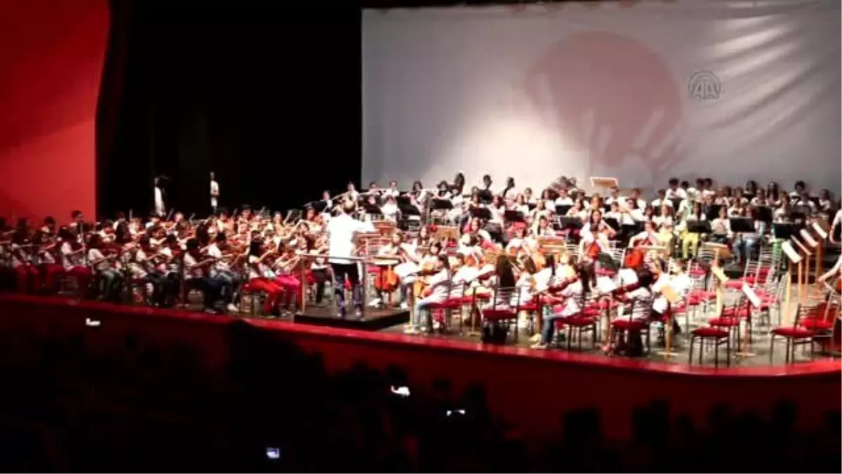 Eskişehir\'de Çocuk Senfoni Orkestrası Konser Verdi