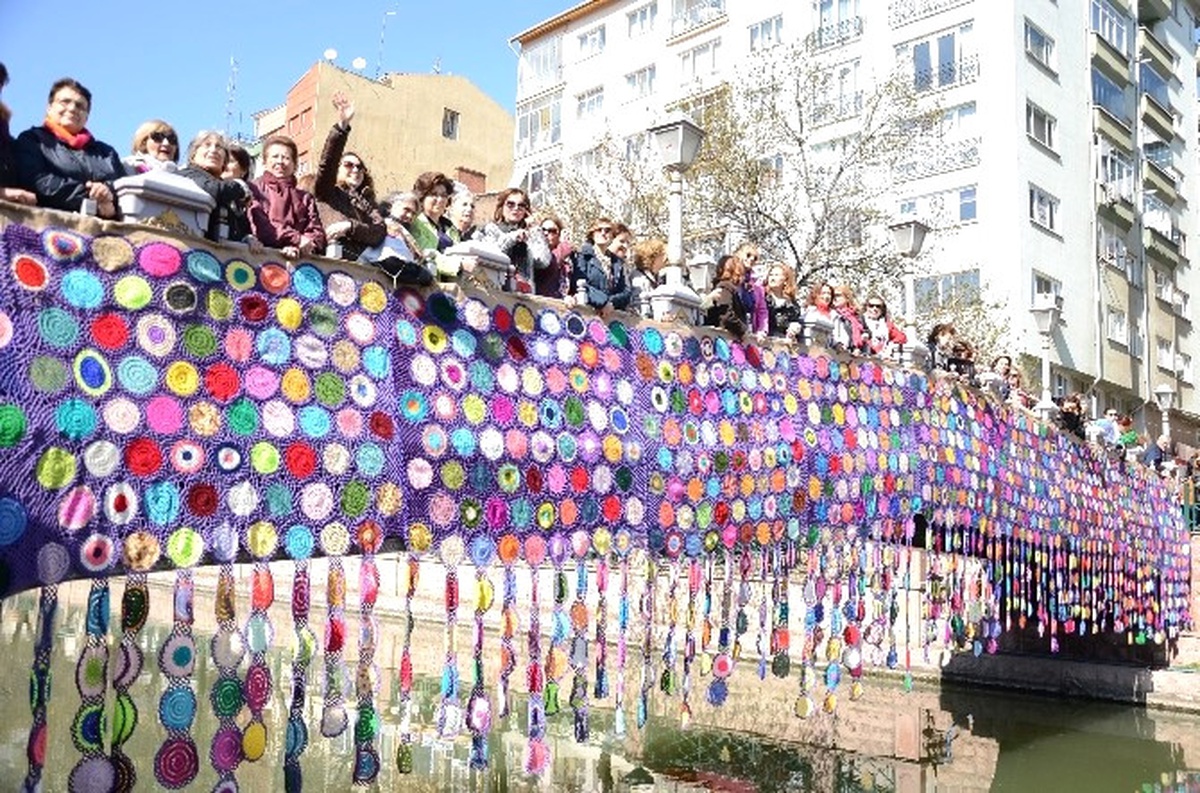 Eskişehirli Kadınlar Bin 500 Motifle Köprü Ördü