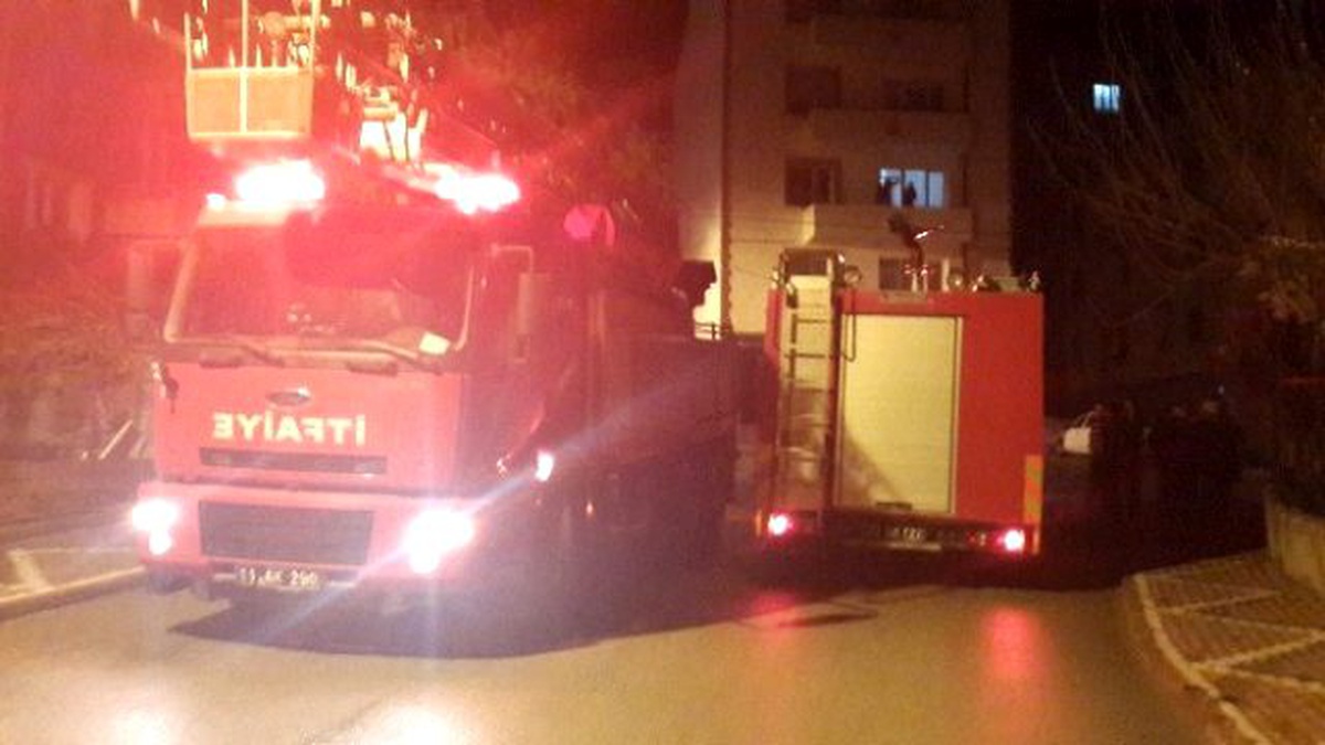 Gece Yarısı Çıkan Yangın Korkuttu