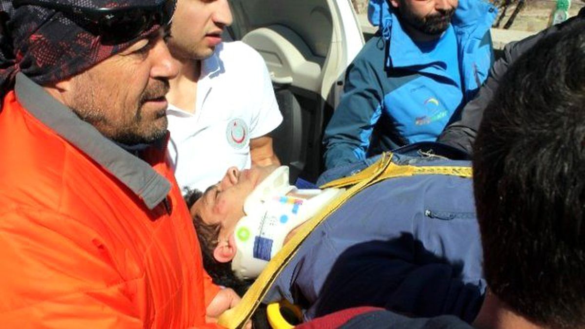 İniş Yapmak İsteyen Yamaç Paraşütçüsü Düşerek Yaralandı