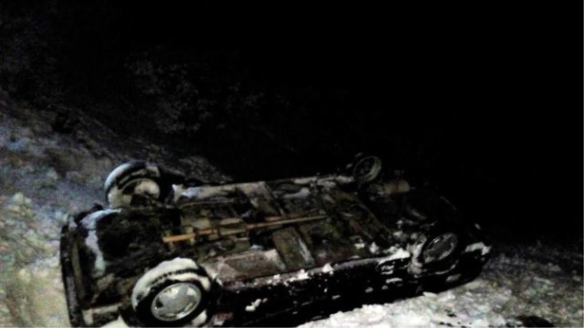 Karlı Yolda Otomobil Şarampole Yuvarlandı: 5 Yaralı
