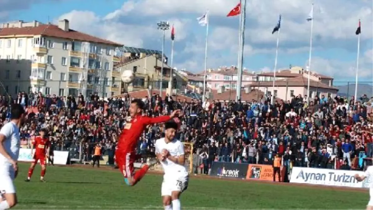 Maç Sonunda Futbolcu Zafer İşareti Yapınca Olay Çıktı