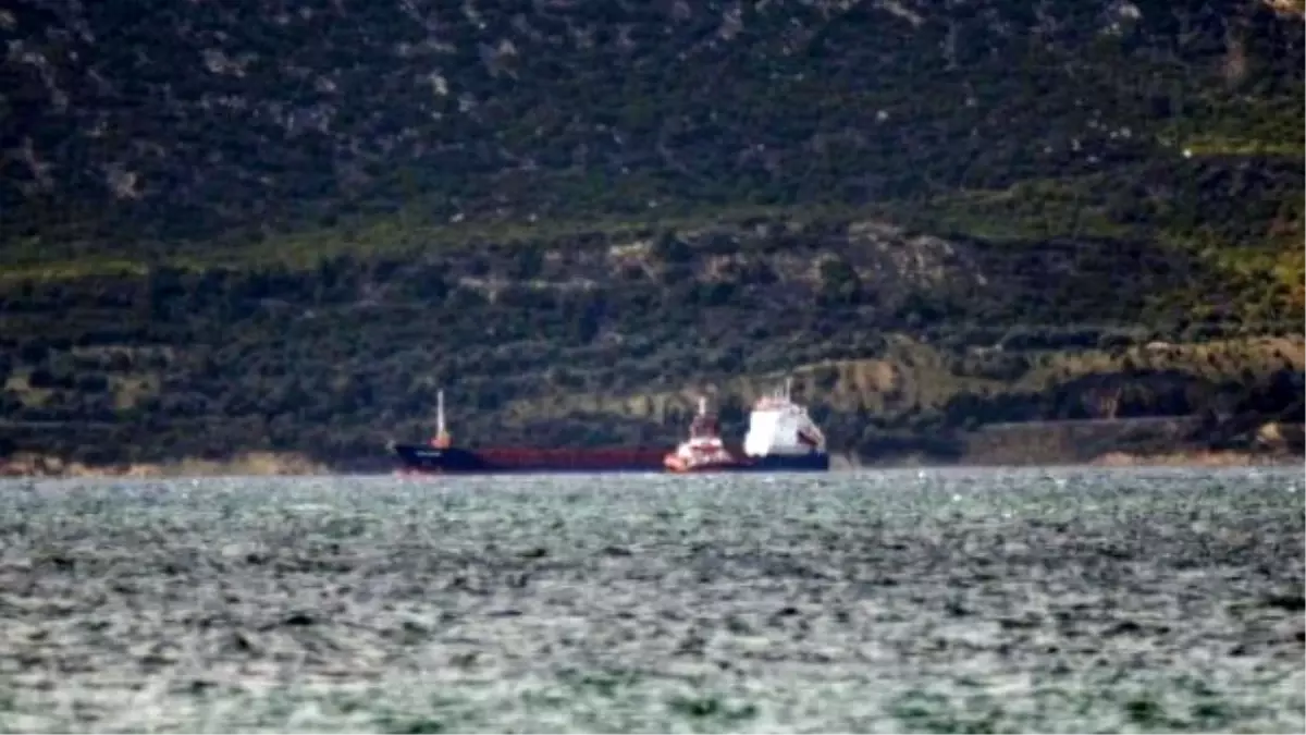 Panama Bandıralı Gemi Çanakkale Boğazı'nda Arızalandı