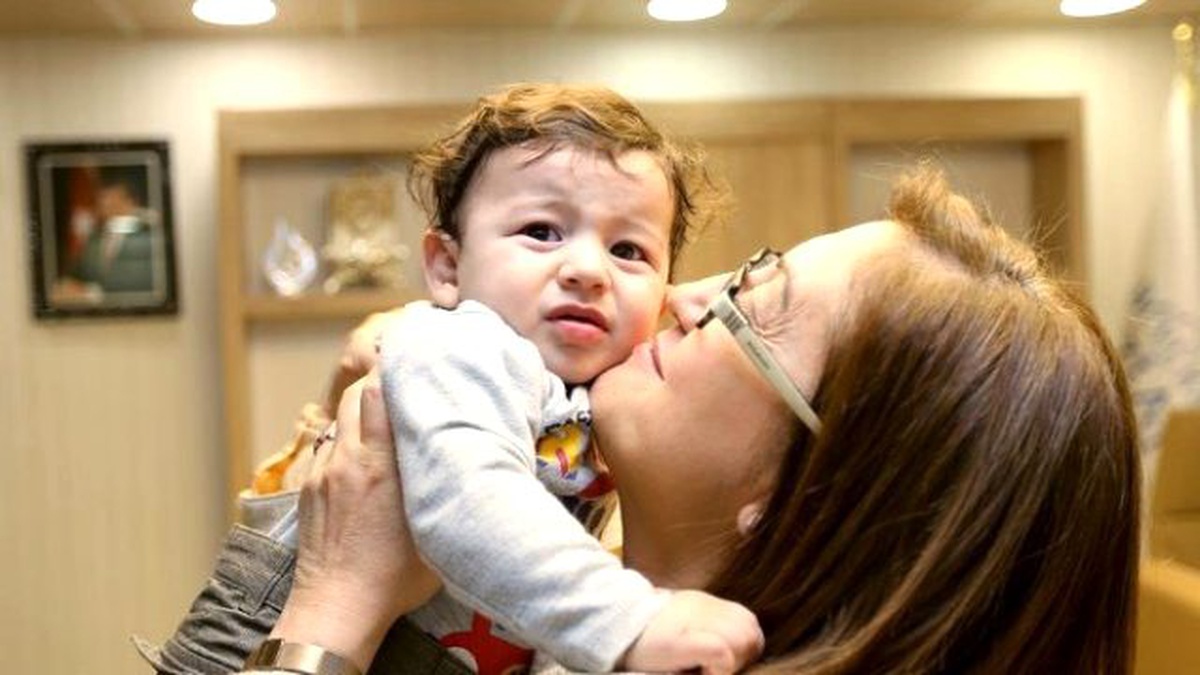 Sare Davutoğlu\'nun Ellerinde Dünyaya Gelen Şehit Çocuğu Büyüyor