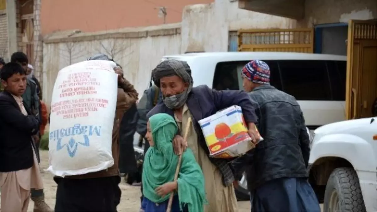 Tika\'dan Savaş Mağduru Afgan Ailelere Gıda Desteği