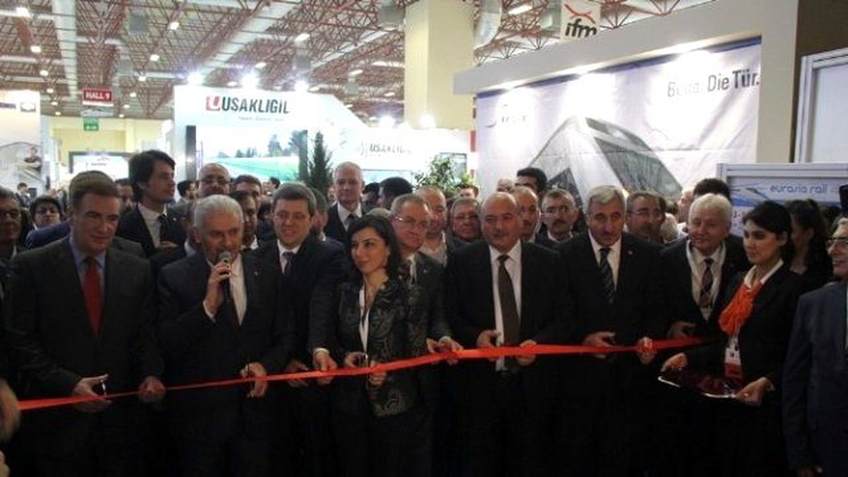 Ulaştırma Bakanı Kardemir Standını Ziyaret Etti