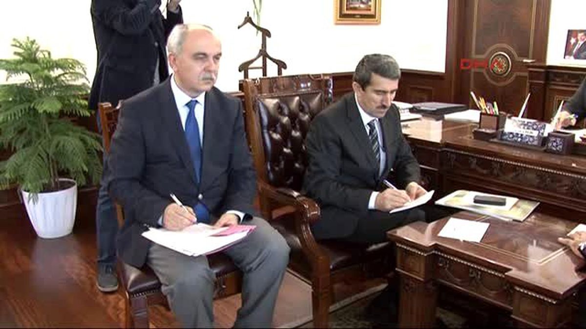 Bakan Çelik, Birlik Oda ve Kooperatiflerle İlgili Olarak Kendisini Arayan Üreticilerle Telefonla...