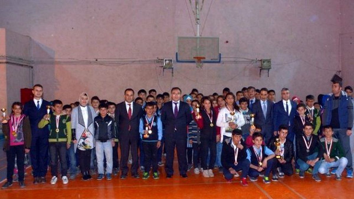 Başarılı Öğrenciler Ödüllendirildi