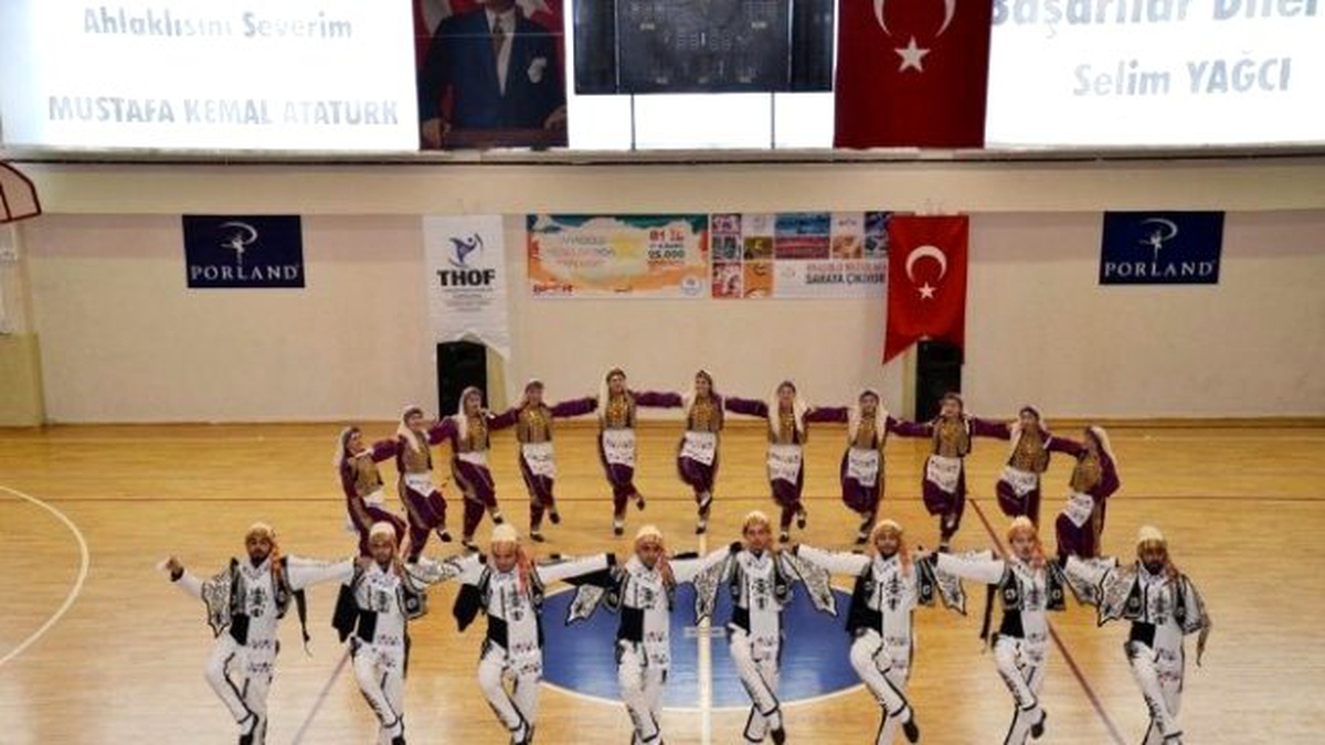 Bilecik\'te Halk Oyunları İl Seçmeleri Renkli Görüntülere Sahne Oldu