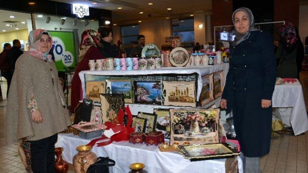Bitlisli Kadınlar Tatvan\'da Sergi Açtı
