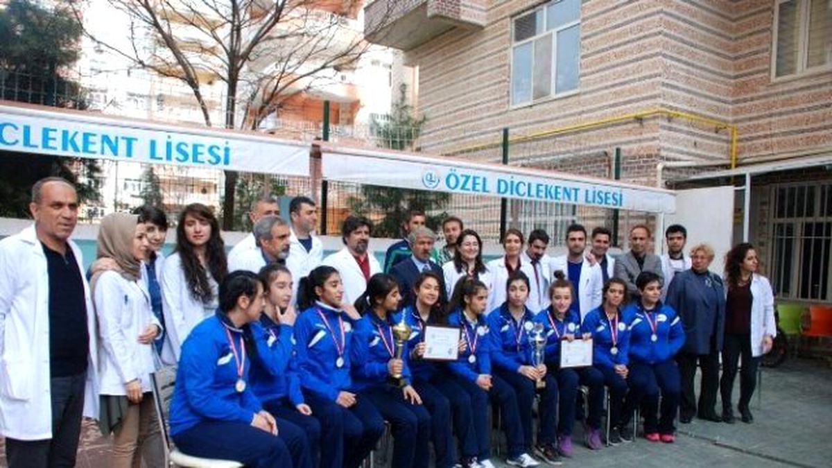 Bölge Şampiyonu Olan Öğrencilere Ödül