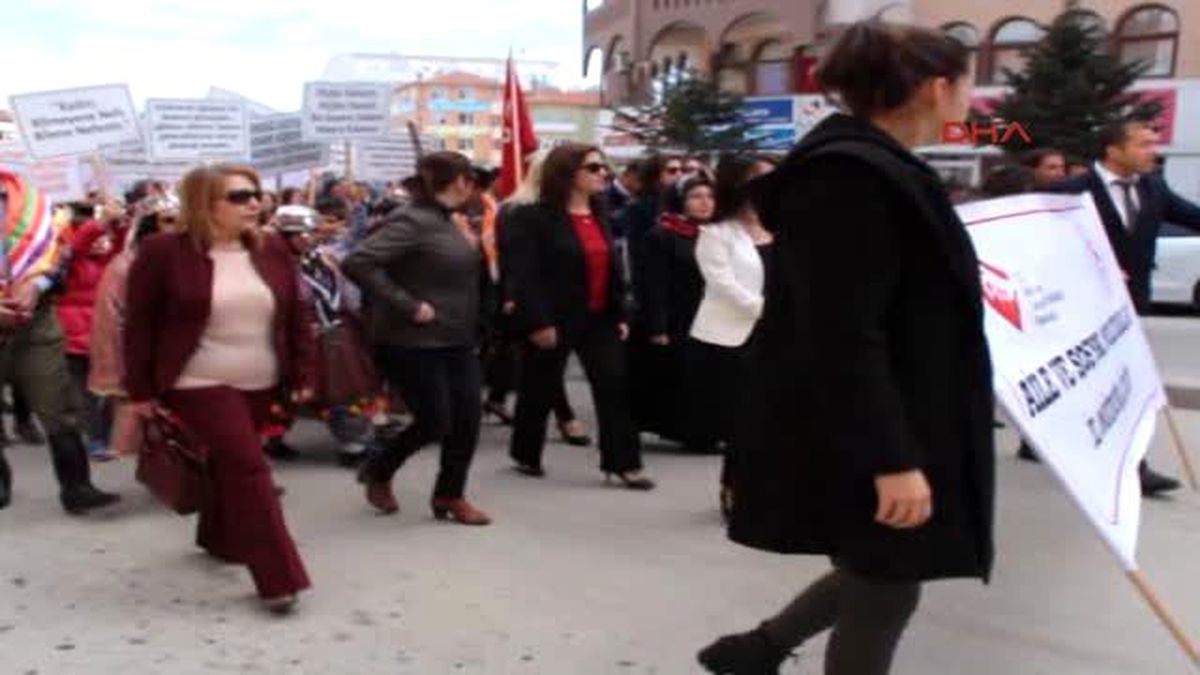 Burdur\'da Dünya Kadınlar Günü Kutlaması