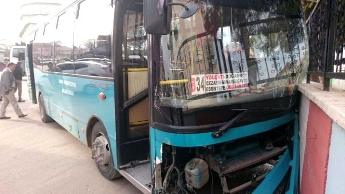 Bursa\'da Okulun Önünde Faciaya Kıl Payı