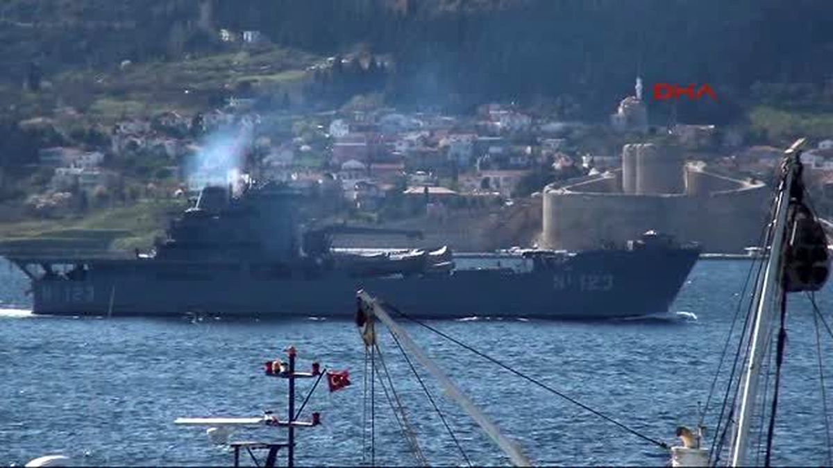 Çanakkale Boğazı\'nda Rus ve Türk Savaş Gemileri Karşı Karşıya