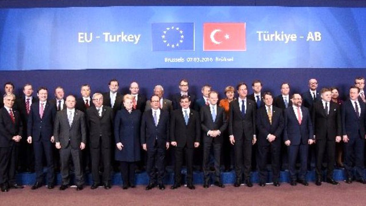 Davutoğlu AB Liderleriyle Aile Fotoğrafında Yer Aldı