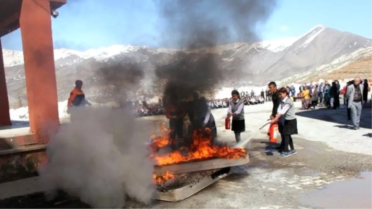 Hakkari\'de Deprem Tatbikatı