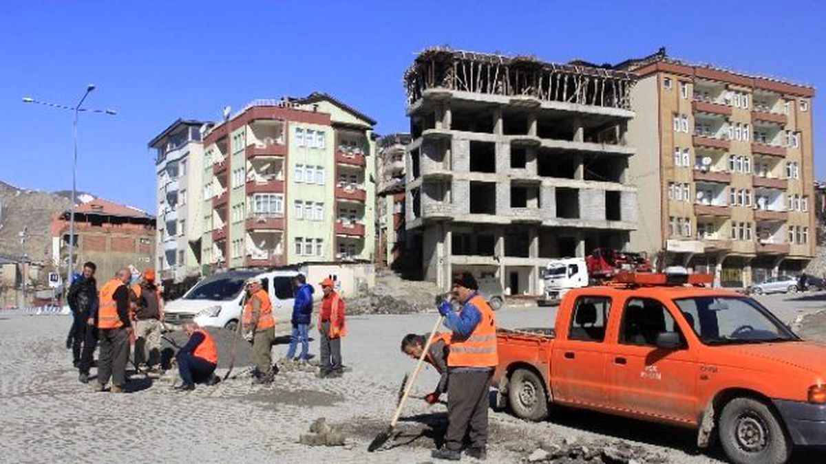 Hakkari\'de Yol Onarım Çalışması