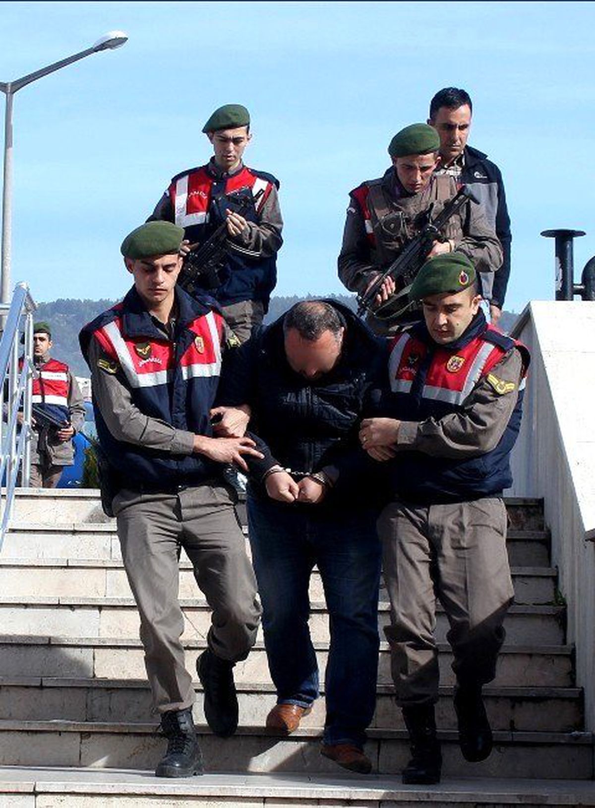 Jandarmadan Bir Ay Kaçabildi