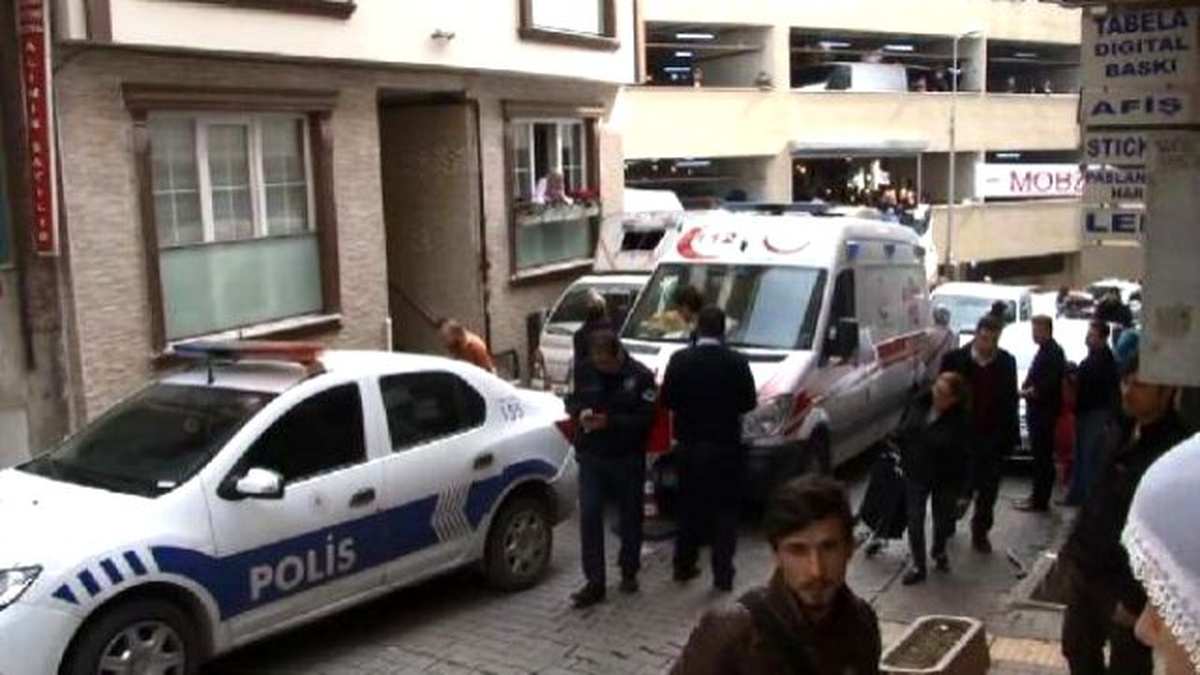 Kağıthane\'de Cinayet: İşyeri Sahibi Boğazı Kesilmiş Halde Bulundu