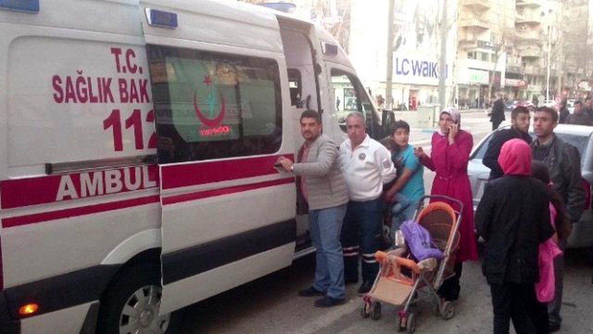 Kaldırımda Yürüyen Çocuğun Kafasına Kebap Şişi Saplandı