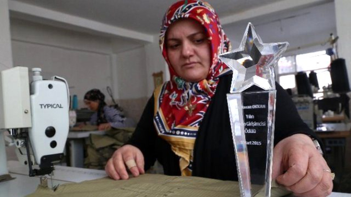 Kendi İşinin Patronu Oldu Yılın Kadını Ödülünü Aldı