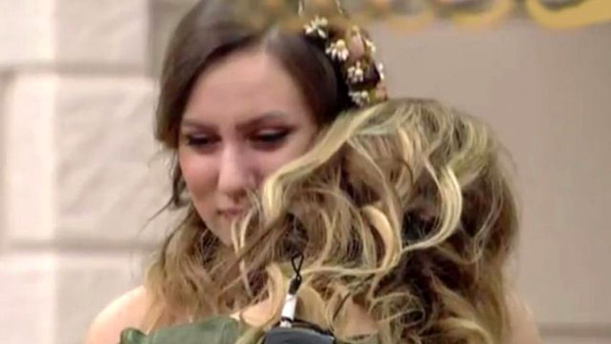 Kısmetse Olur'da Şok Ayrılık! Daniela Gözyaşları İçinde Eve Veda Etti